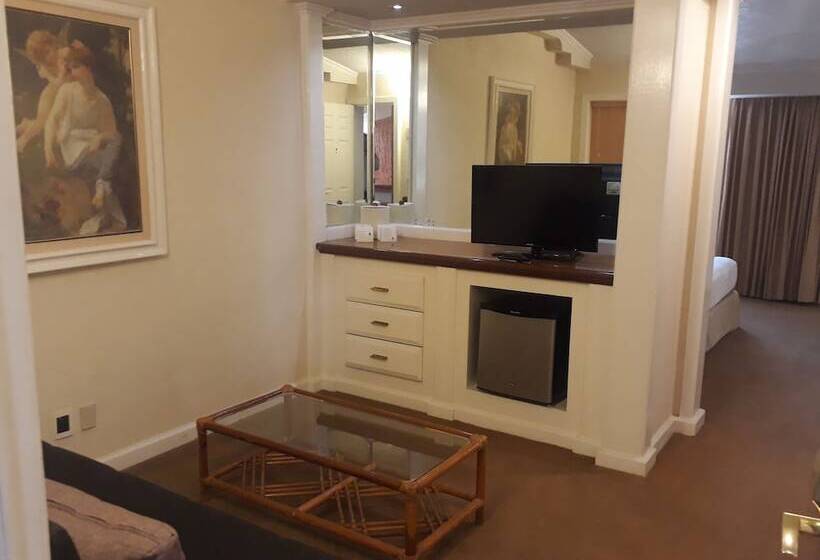 סוויטת ג'וניור, Country Plaza