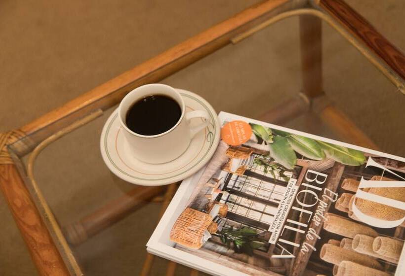 סוויטת ג'וניור, Country Plaza