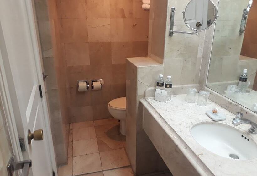 סוויטת ג'וניור, Country Plaza