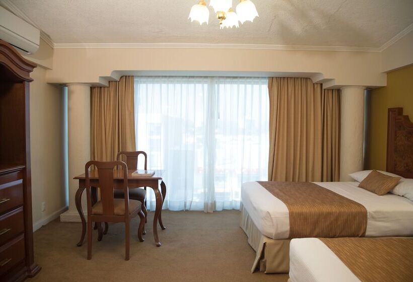 סוויטת ג'וניור, Country Plaza