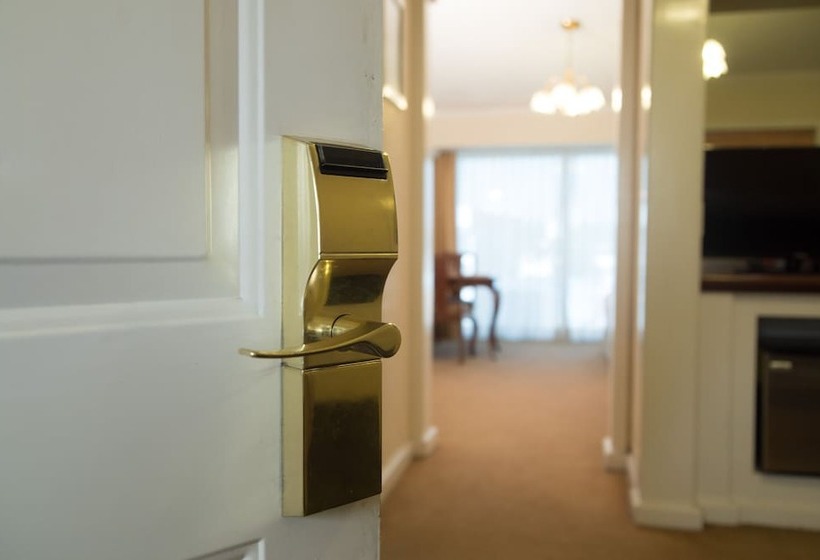 סוויטת ג'וניור, Country Plaza