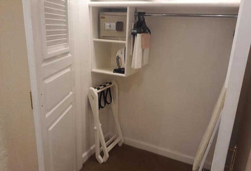 סוויטת ג'וניור, Country Plaza