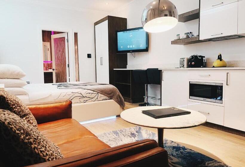 ジュニアスイート, Kutuma