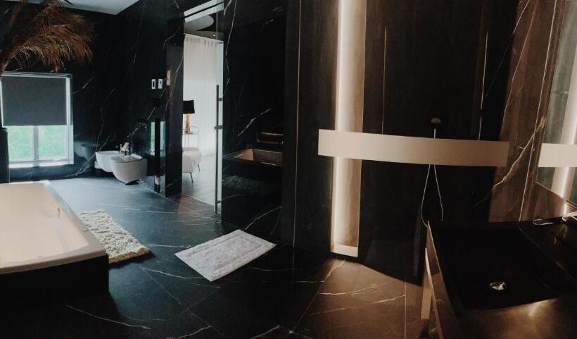 ペントハウススイート, Kutuma