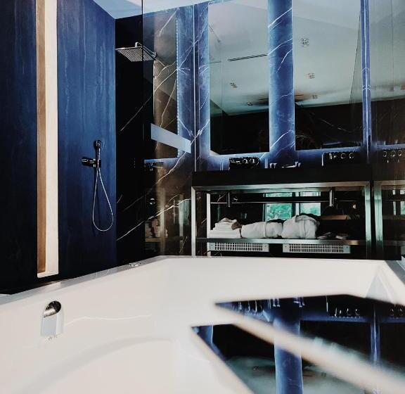 ペントハウススイート, Kutuma