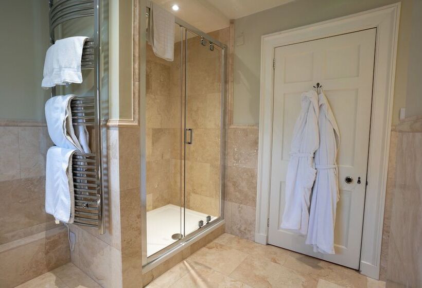 수피리어 룸, Plumber Manor