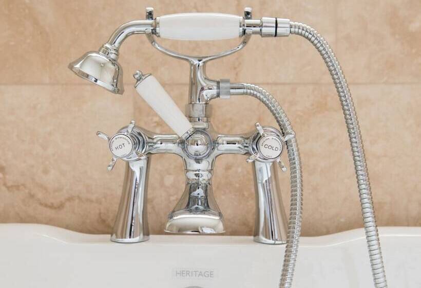 수피리어 룸, Plumber Manor