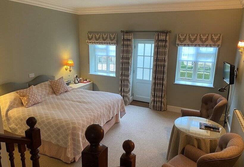 수피리어 룸, Plumber Manor