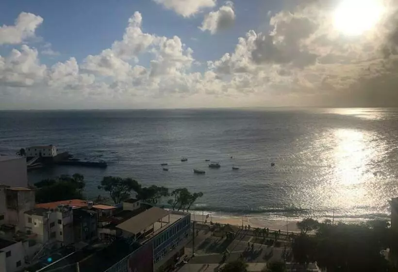 سوییت خانوادگی, Rede Andrade Barra