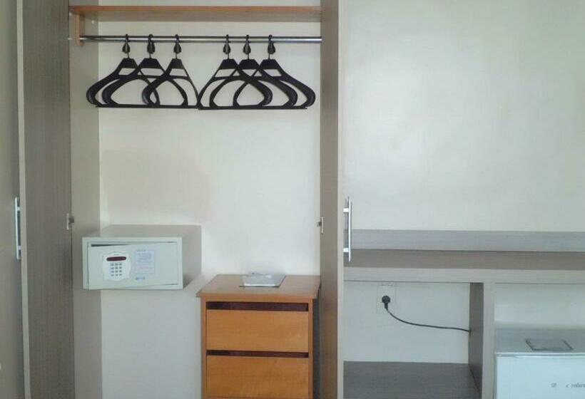 غرفة قياسية رباعية, Rede Andrade Barra