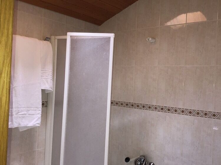 اتاق استاندارد یک نفره, Silos 2000