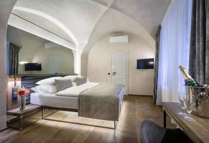 Quarto Estandar, Waldstein