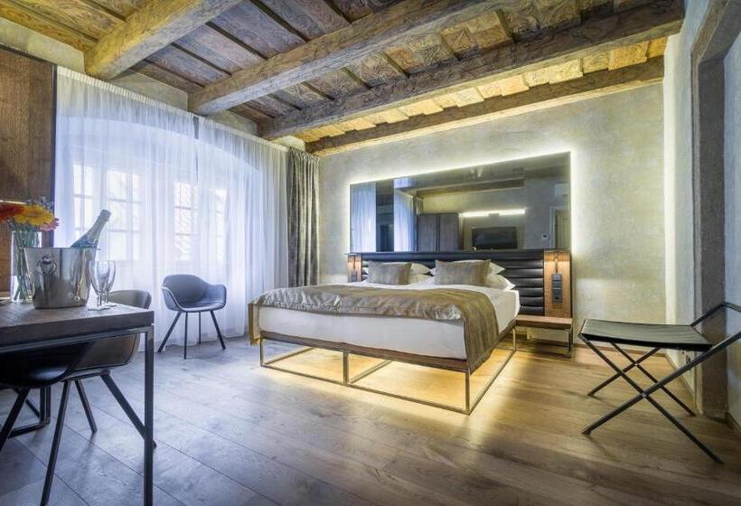 اتاق لوکس, Waldstein