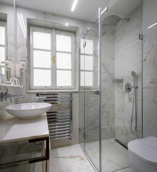 اتاق استاندارد یک نفره, Waldstein