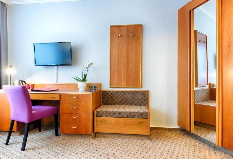 Номер Superior, Leonardo Hotel Düsseldorf City Center