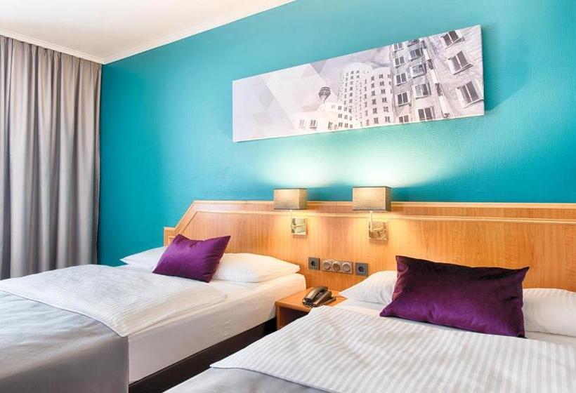 Трехместный Номер Комфорт, Leonardo Hotel Düsseldorf City Center
