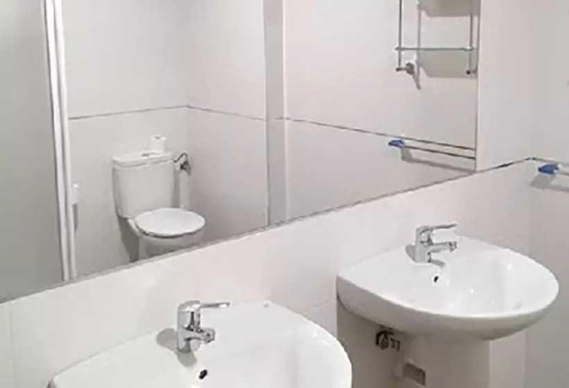 اتاق استاندارد سه نفره, Residencia Albergue Jaca