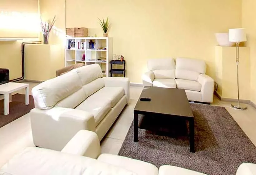اتاق استاندارد سه نفره, Residencia Albergue Jaca