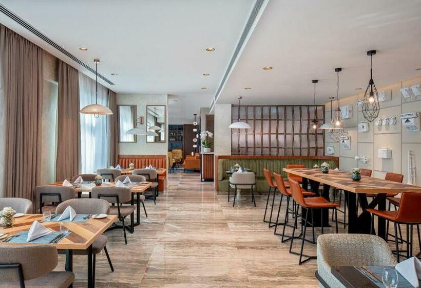 带双人大床的行政管理套房, Doubletree By Hilton Dubai M Square Hotel & Residences