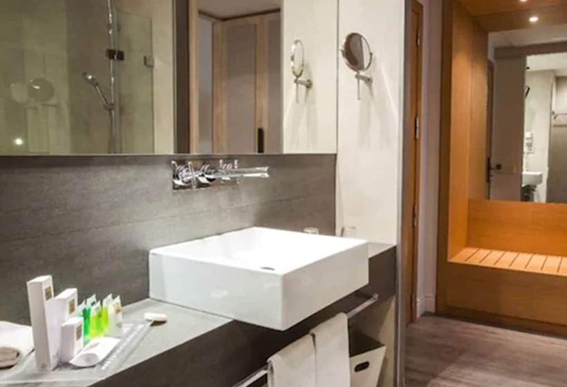 Номер Стандарт, Barcelona Catedral