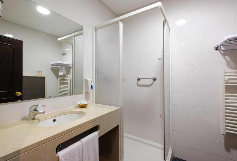 غرفة قياسية فردية, Católica