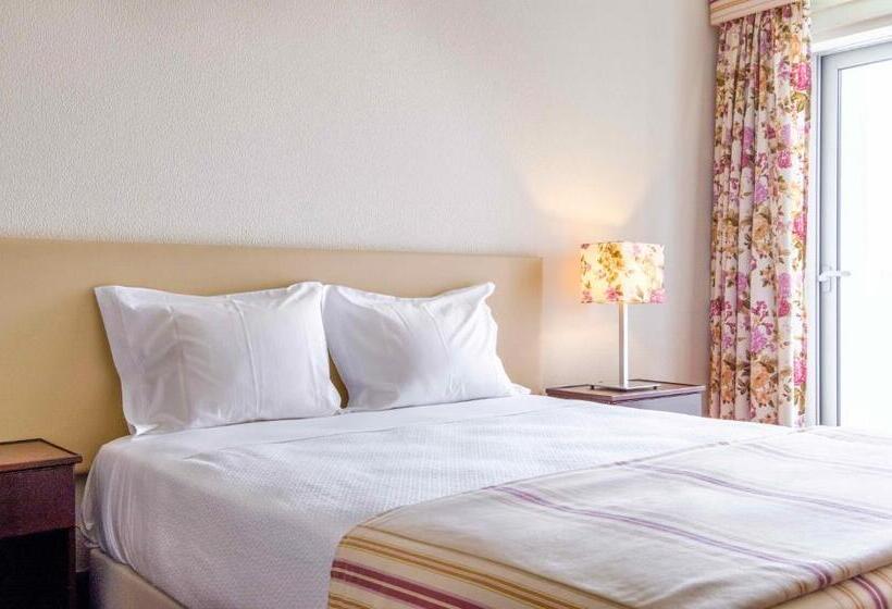 غرفة قياسية فردية, Católica