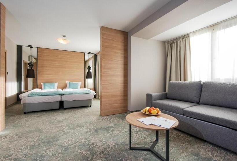 جناح مزوَّد بشرفة, Devin Spa