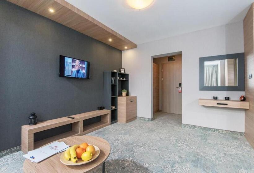 جناح مزوَّد بشرفة, Devin Spa