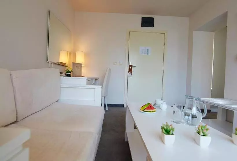 スイート, Festa Chamkoria Apartments