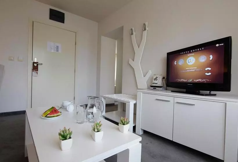 スイート, Festa Chamkoria Apartments