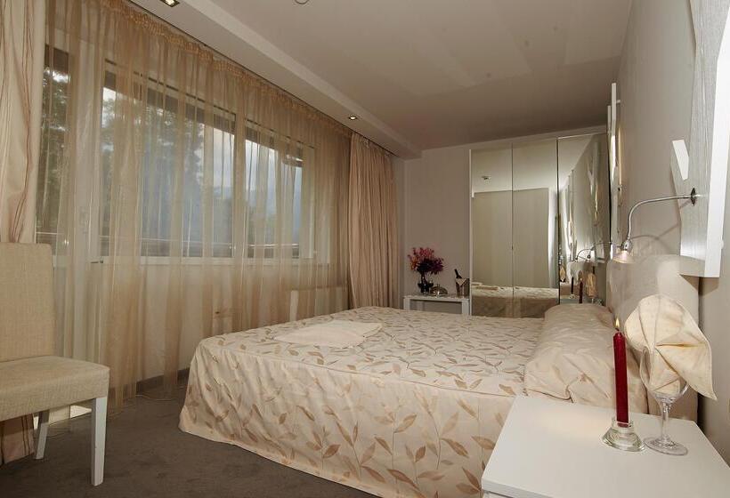 スイート, Festa Chamkoria Apartments