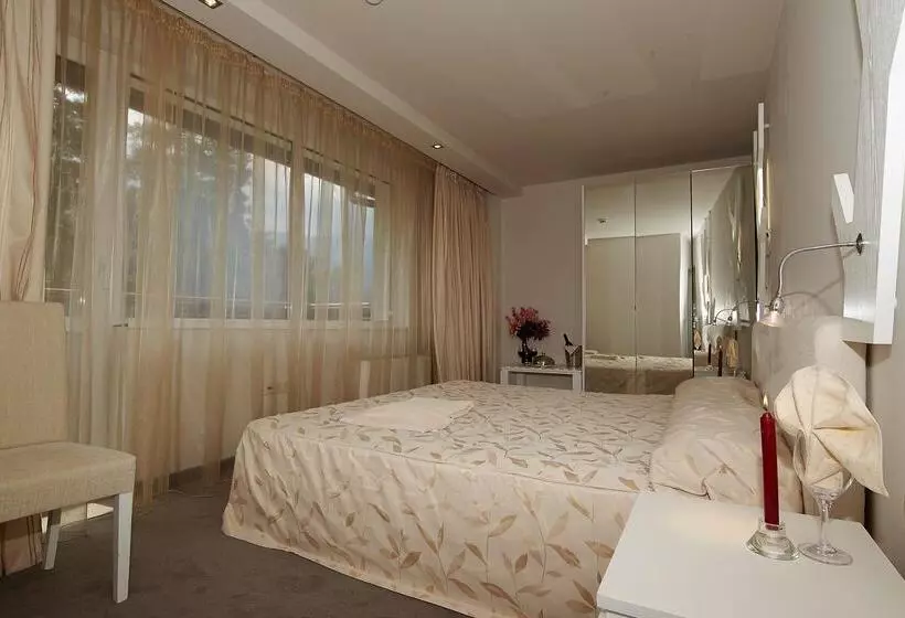 スイート, Festa Chamkoria Apartments