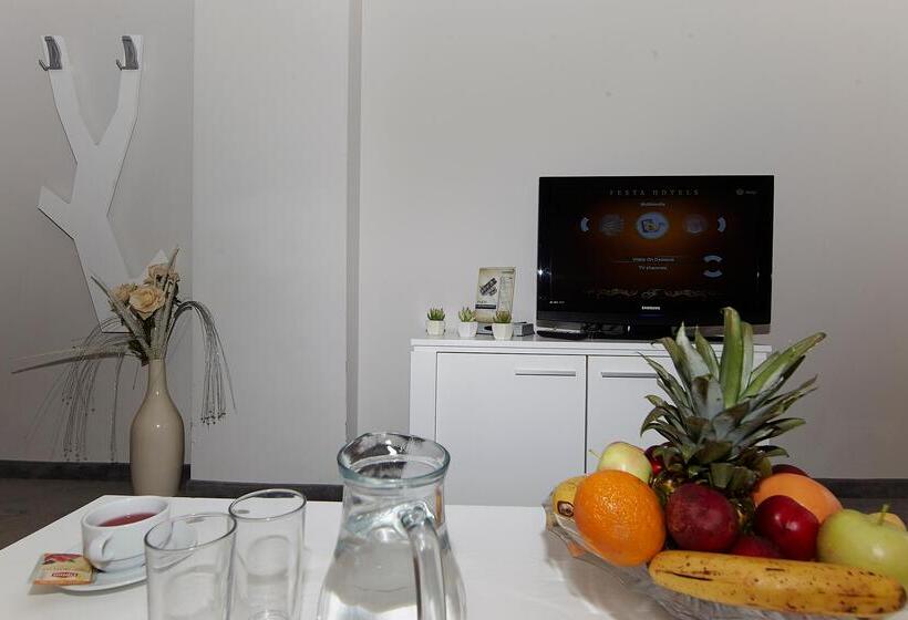 スイート, Festa Chamkoria Apartments