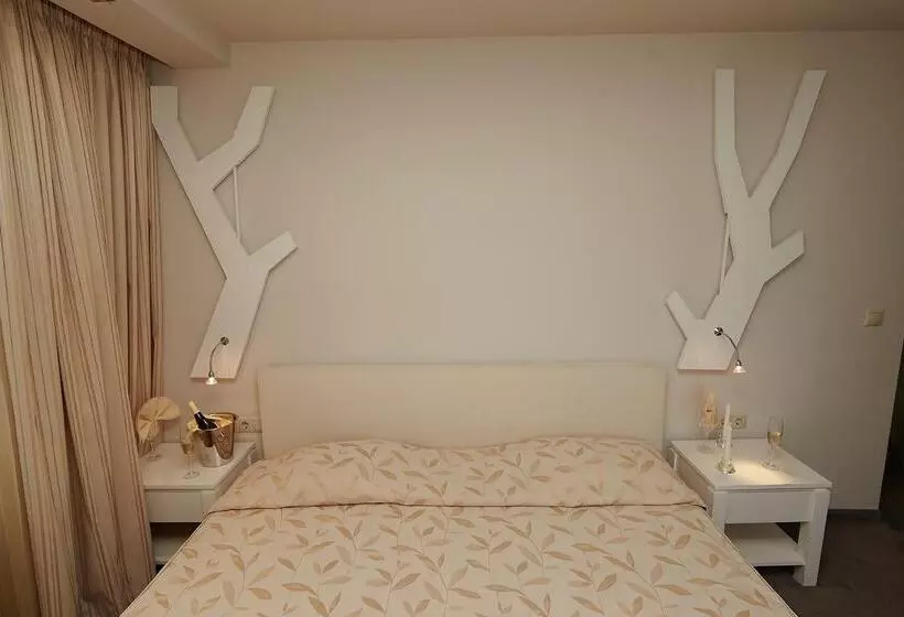 スイート, Festa Chamkoria Apartments
