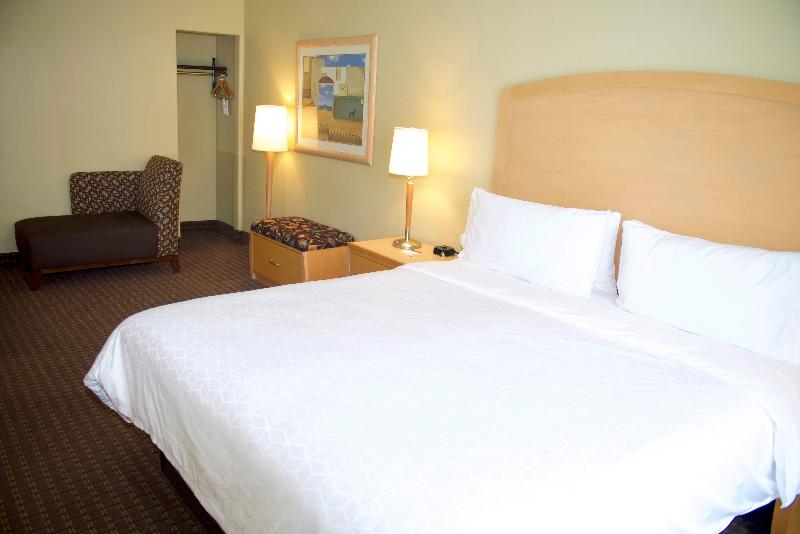 キングサイズベッドのスタンダードルーム, Holiday Inn Express Hotel & Suites Vacaville, An Ihg