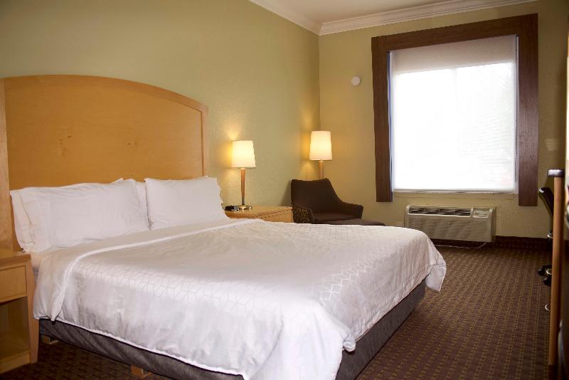 장애인을 위한 스위트, Holiday Inn Express Hotel & Suites Vacaville, An Ihg