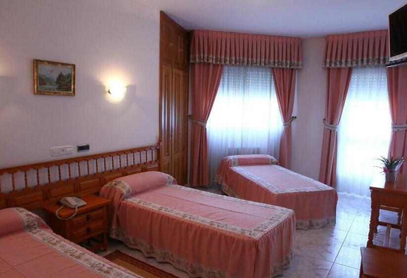 غرفة قياسية مزوَّدة بتراس, Jr