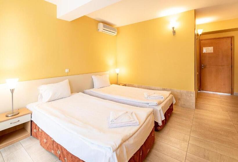 חדר סטנדרט עם מרפסת, Juli