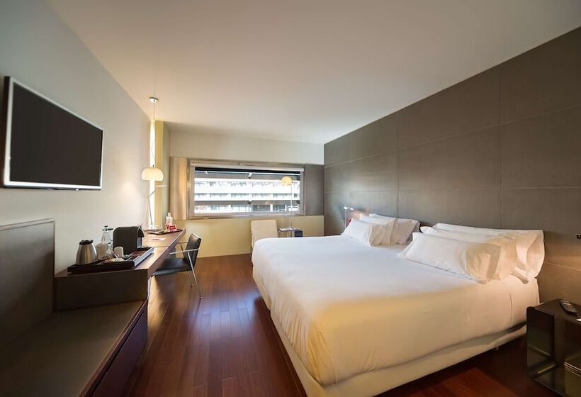 اتاق خانوادگی تودرتو, NH Collection Barcelona Constanza