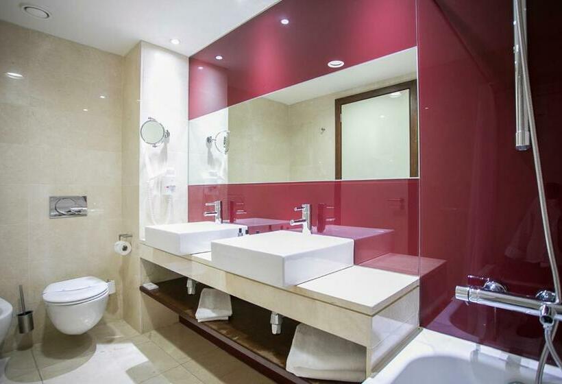 سوییت جونیور, Olissippo Oriente