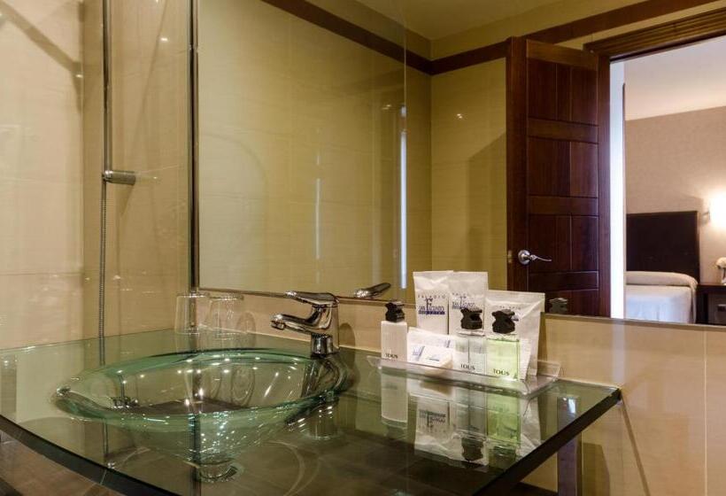 اتاق اکونومی, Palacio San Facundo