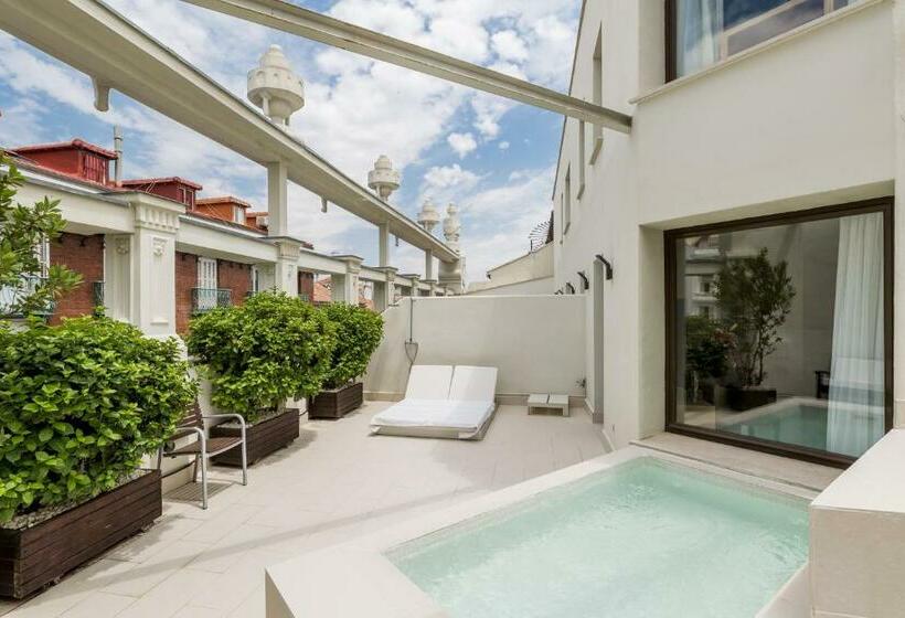 سوییت دوبلکس, Room Mate Alicia