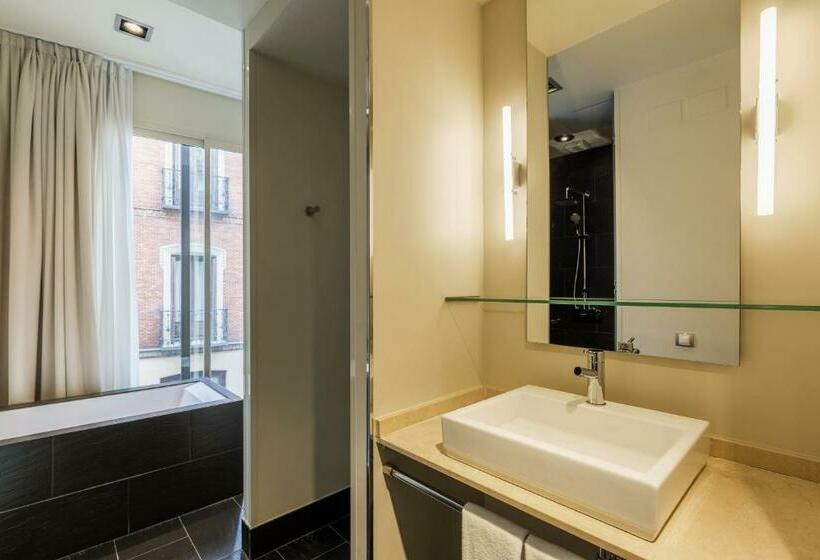 سوییت جونیور, Room Mate Alicia