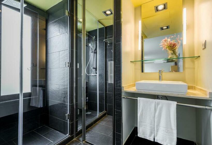 اتاق اجرایی, Room Mate Alicia