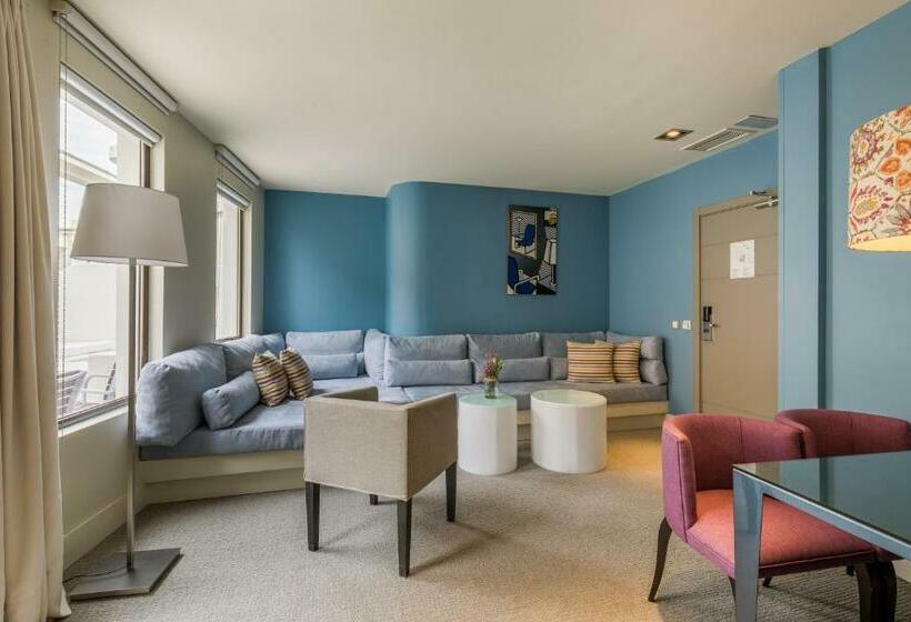 سوییت دوبلکس, Room Mate Alicia