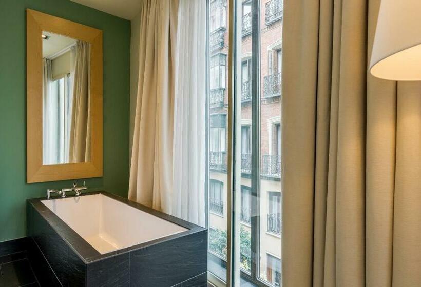 سوییت جونیور, Room Mate Alicia