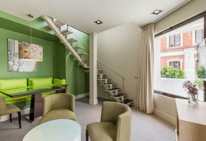 سوییت دوبلکس, Room Mate Alicia