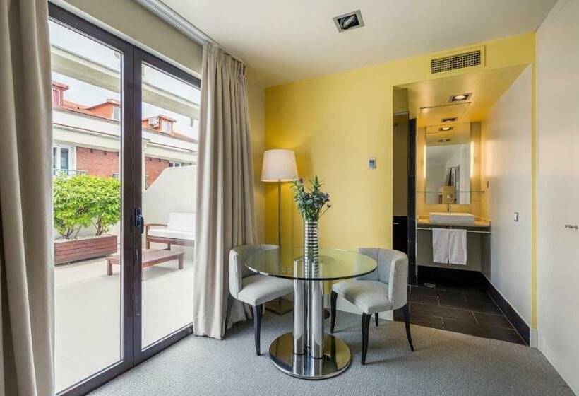 اتاق اجرایی, Room Mate Alicia