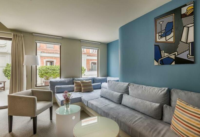 سوییت دوبلکس, Room Mate Alicia