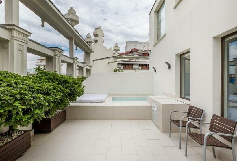 سوییت دوبلکس, Room Mate Alicia